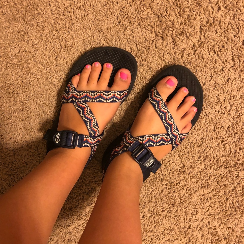 SOLD‼️ Red white and navy chacos